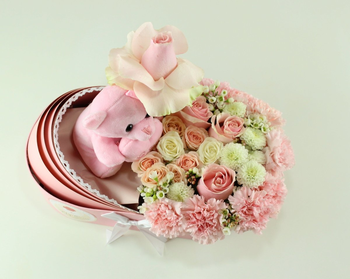 Baby Girl Bassinet | Flower Arrangement - My Queen