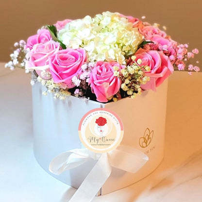 Happy Day | Surprise flower box with french macaroons - My Queen